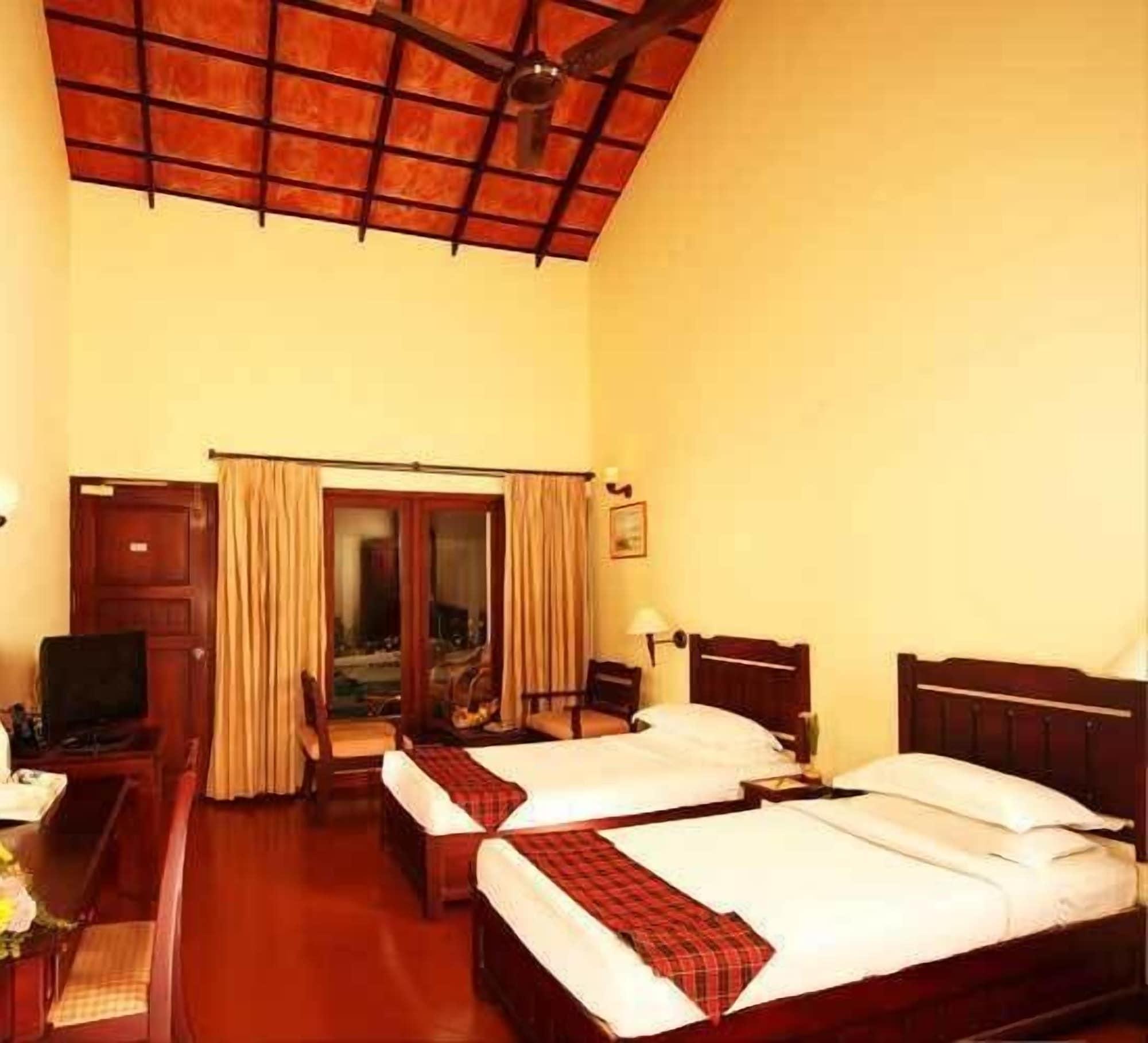 Hotel Abad Whispering Palms Kumarakom Esterno foto