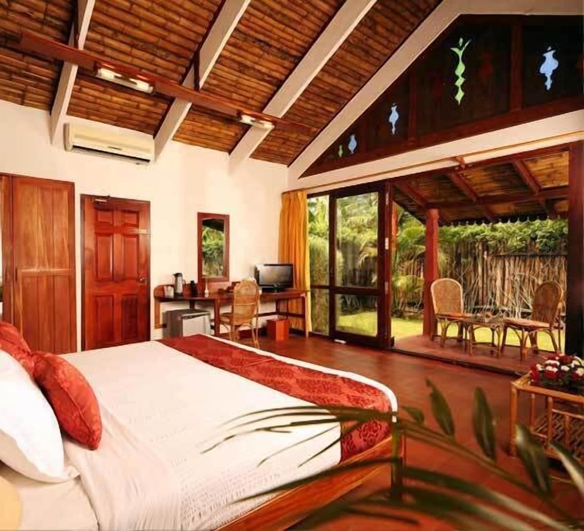Hotel Abad Whispering Palms Kumarakom Esterno foto
