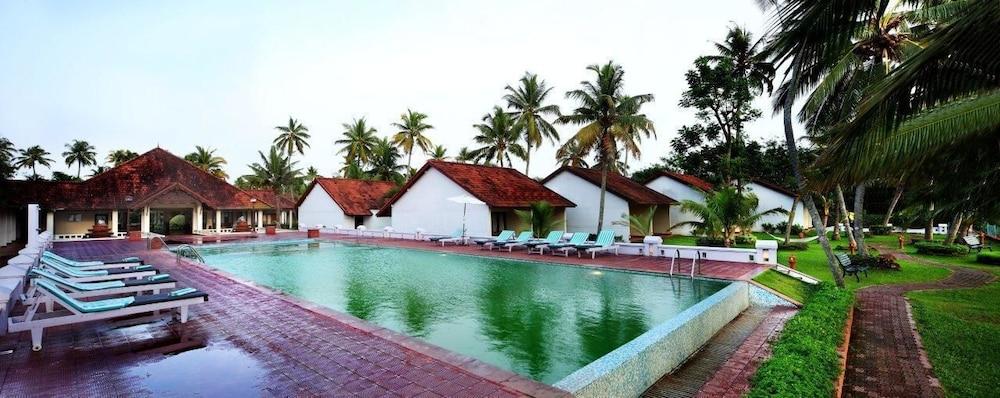 Hotel Abad Whispering Palms Kumarakom Esterno foto