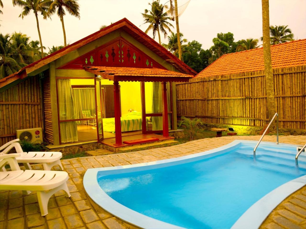 Hotel Abad Whispering Palms Kumarakom Esterno foto