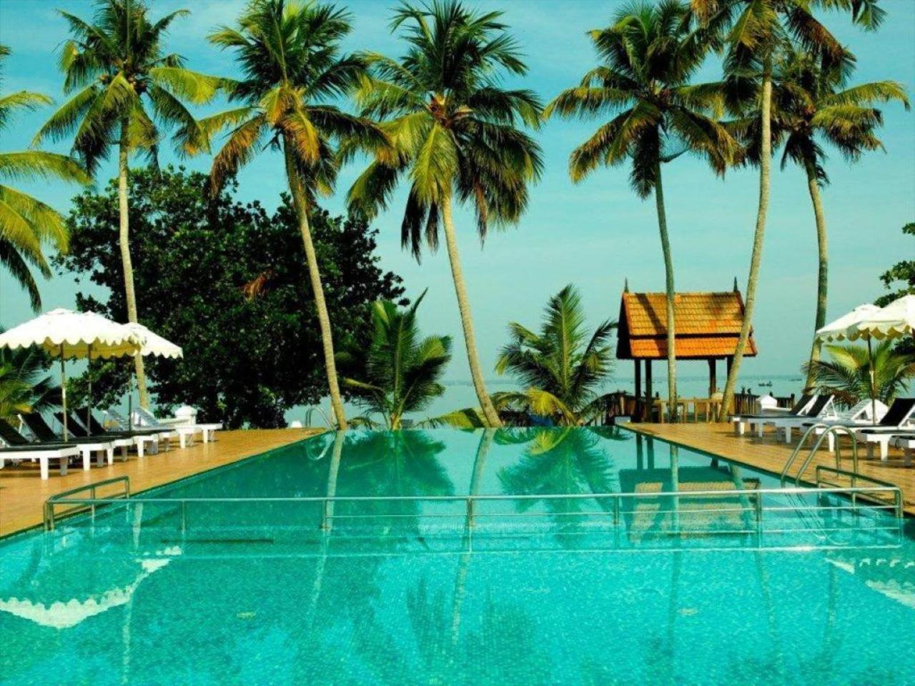 Hotel Abad Whispering Palms Kumarakom Esterno foto