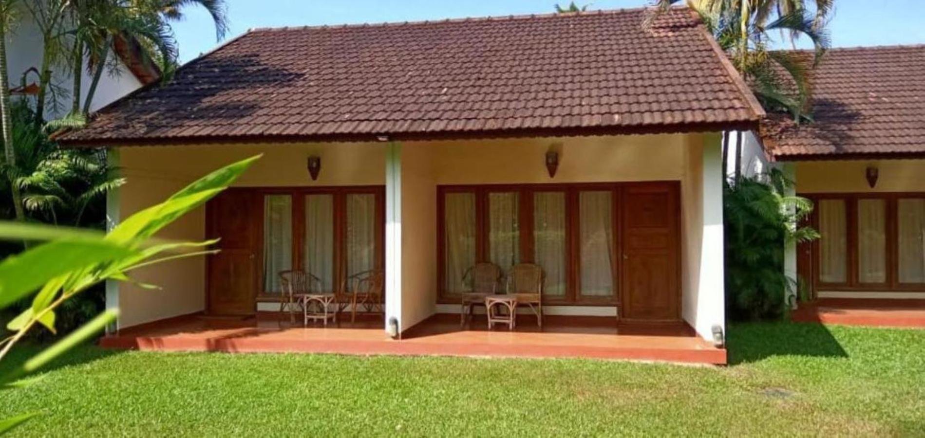 Hotel Abad Whispering Palms Kumarakom Esterno foto