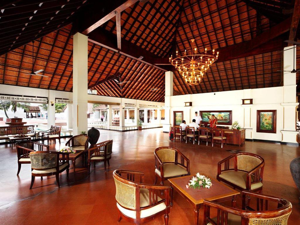 Hotel Abad Whispering Palms Kumarakom Esterno foto