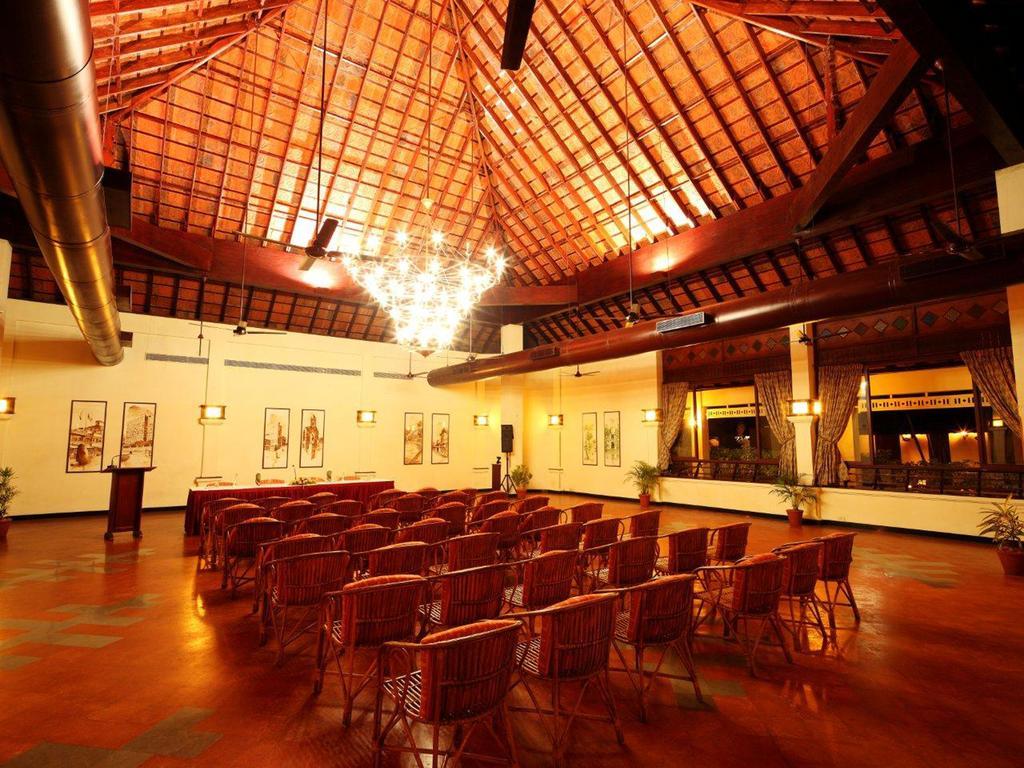 Hotel Abad Whispering Palms Kumarakom Esterno foto