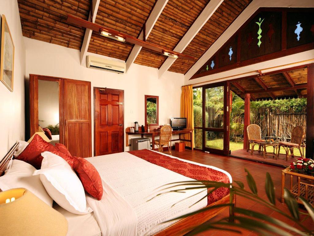 Hotel Abad Whispering Palms Kumarakom Esterno foto