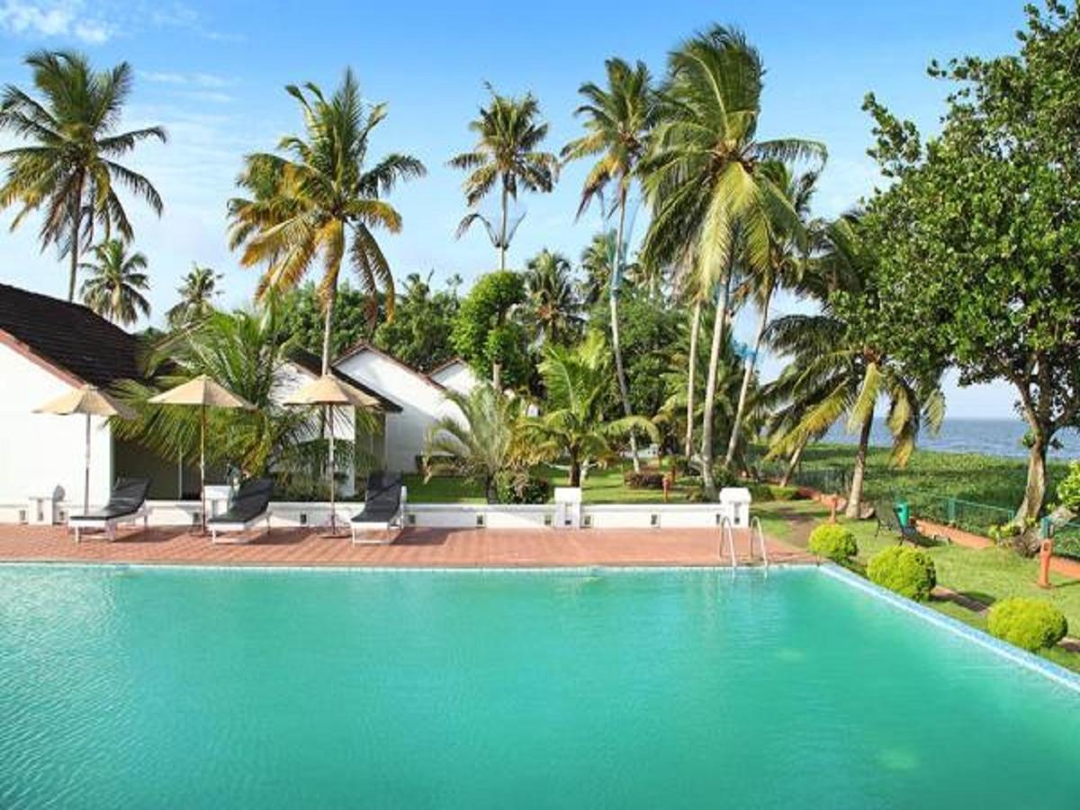 Hotel Abad Whispering Palms Kumarakom Esterno foto