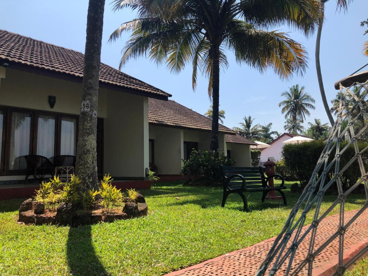 Hotel Abad Whispering Palms Kumarakom Esterno foto